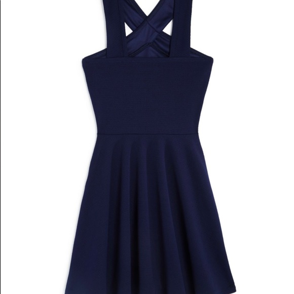 AQUA Girls' Cross Front Textured Dress, Big Kid Size S - Picture 2 of 2